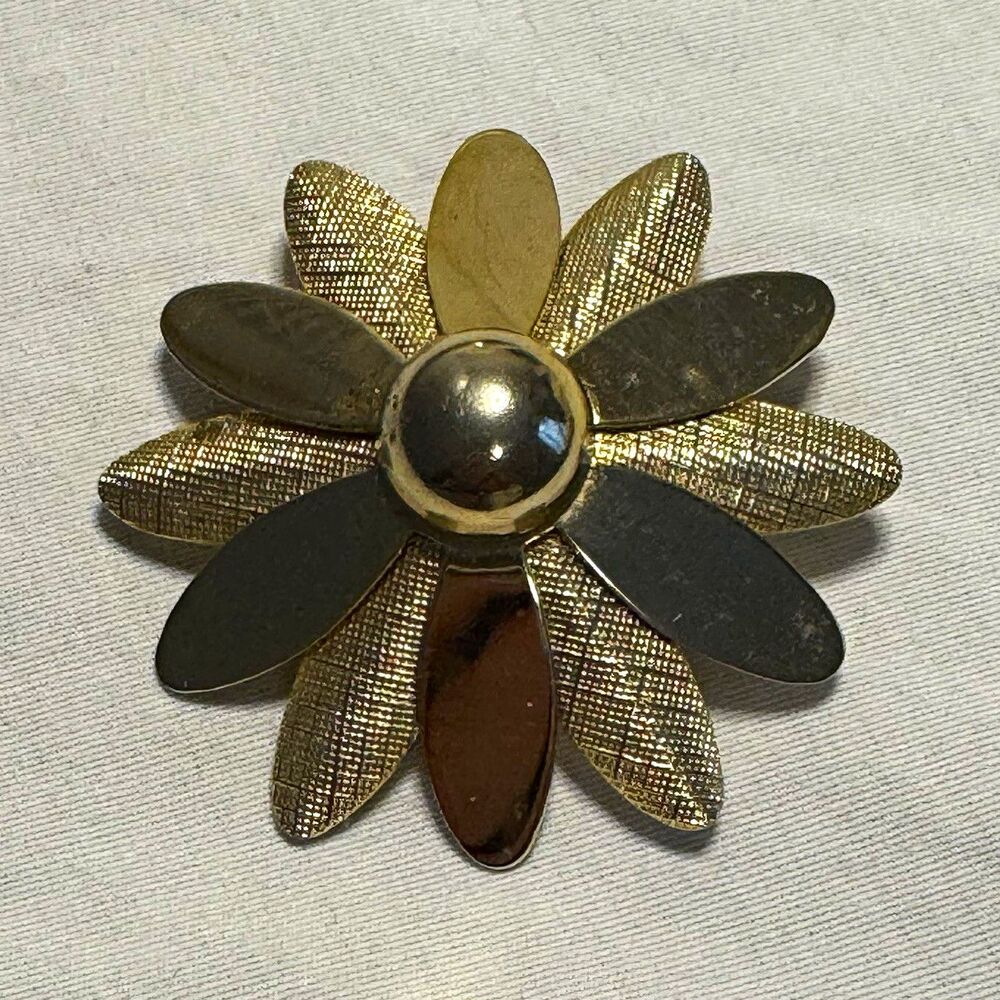 Sarah Coventry Signed Gold Tone Flower Brooch Pin Metal 2 in Mid Century Modern